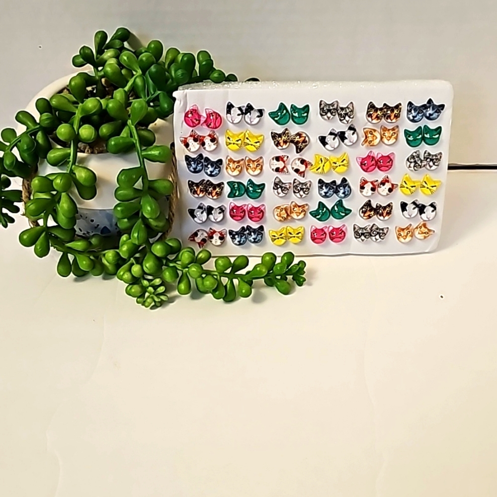 36 Stud Earrings Cat Design New
